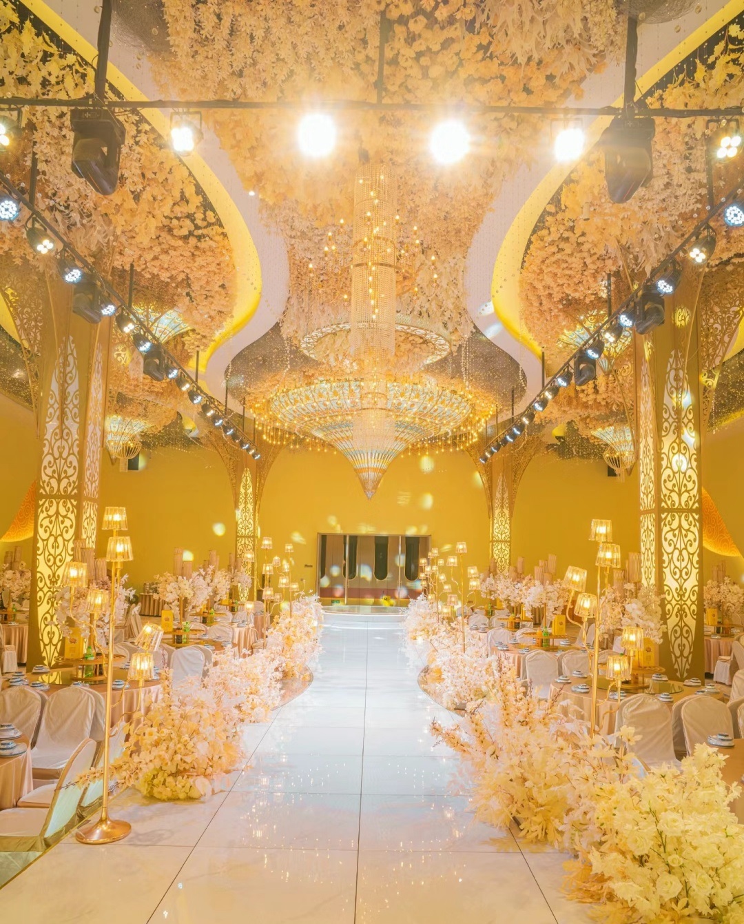 Dutti LED Brass Crystal Modern Chandelier: Majestic Luxury Bespoke Lighting for Wedding Ballroom