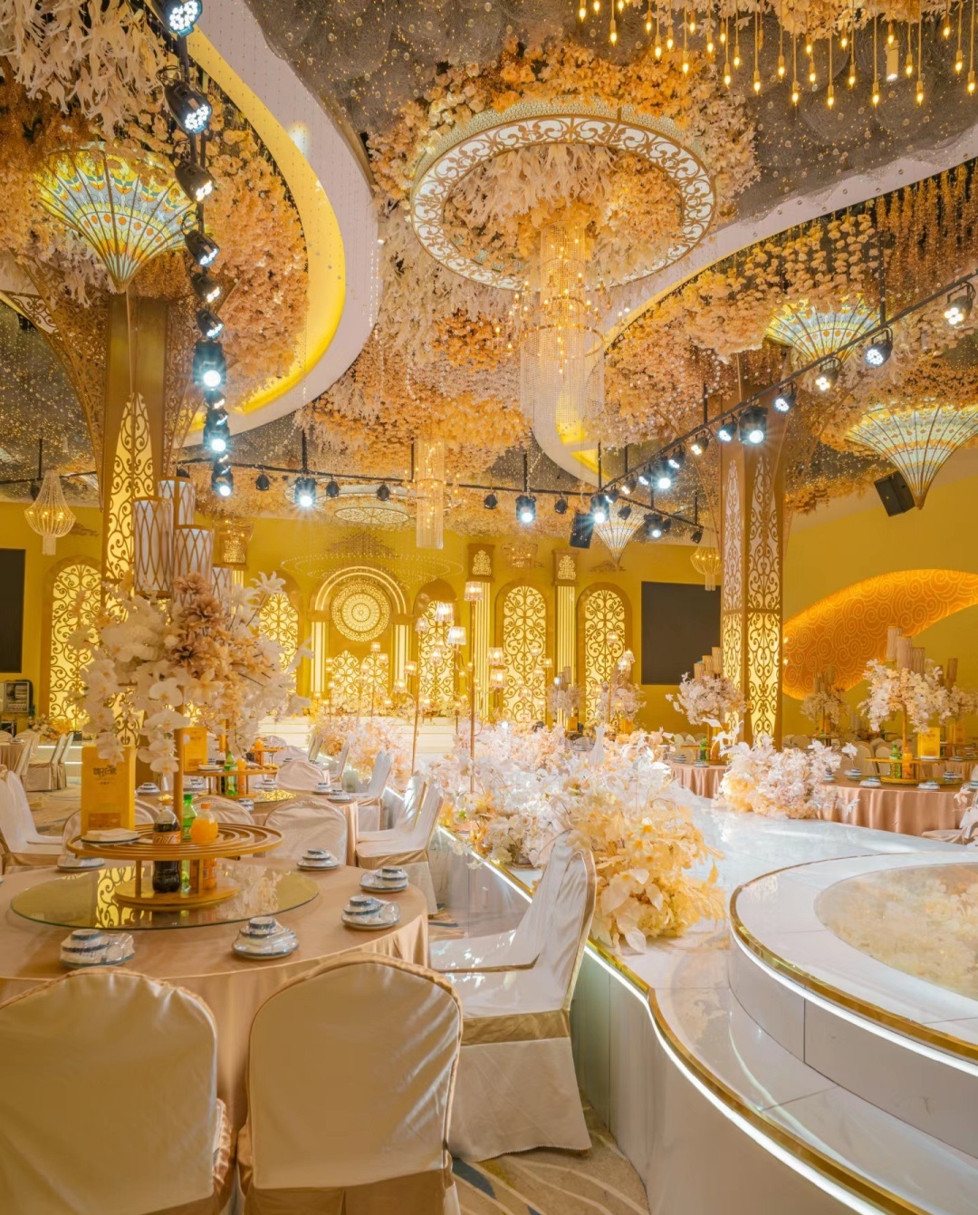 Dutti LED Brass Crystal Modern Chandelier: Majestic Luxury Bespoke Lighting for Wedding Ballroom